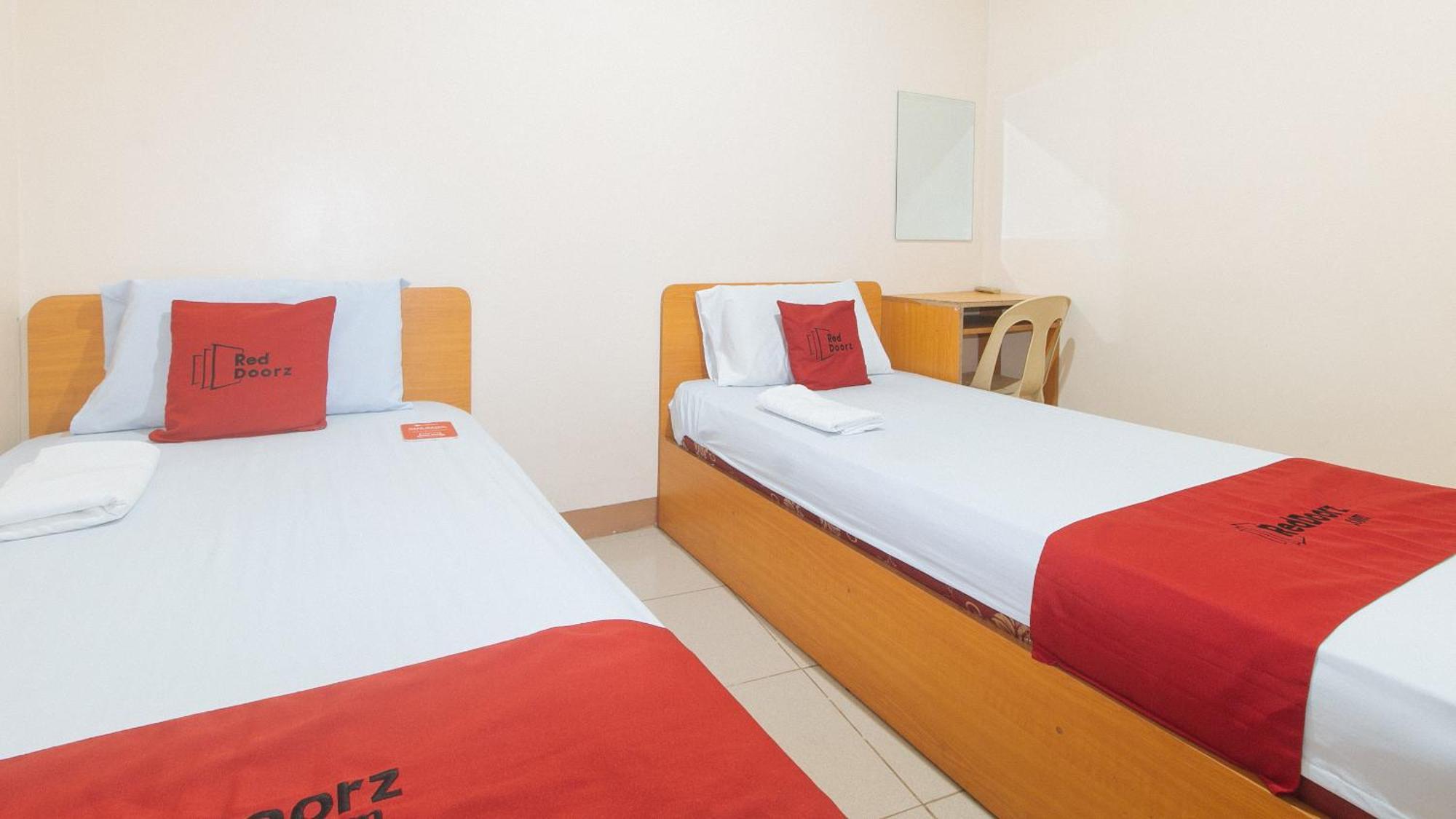 Reddoorz @ Asiana Pension Inn Mandawe Eksteriør bilde