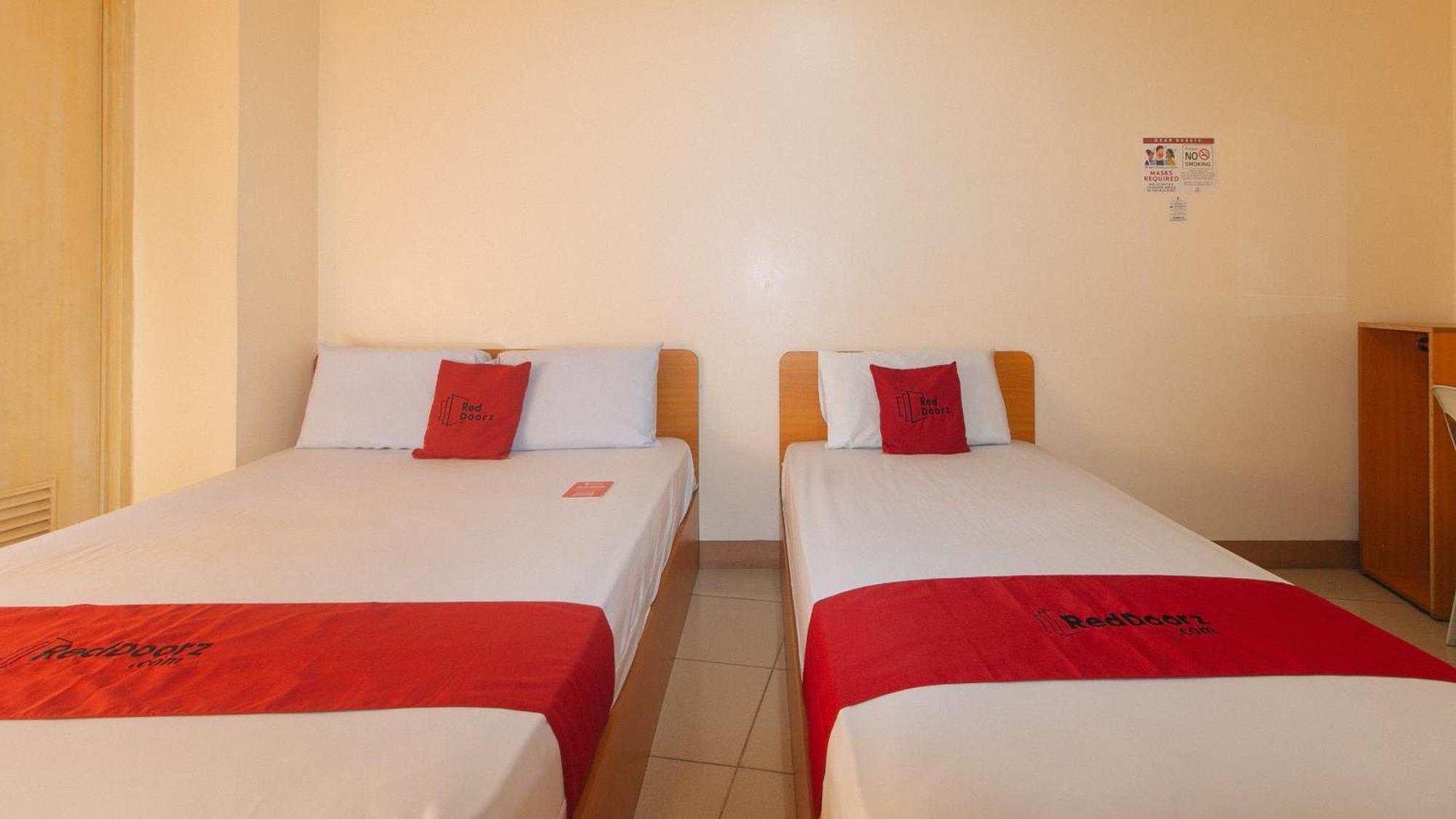 Reddoorz @ Asiana Pension Inn Mandawe Eksteriør bilde